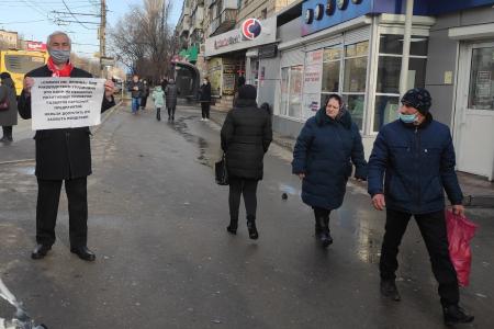В Волгограде продолжаются протестные акции и сбор подписей против введения QR-кодов