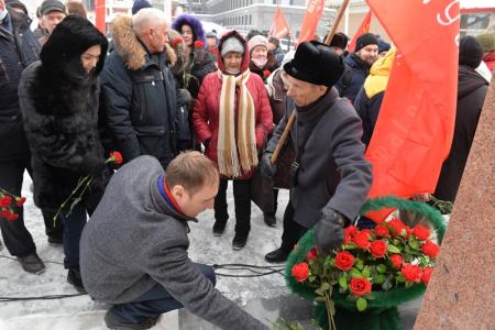 В Новосибирске почтили память Иосифа Виссарионовича Сталина.