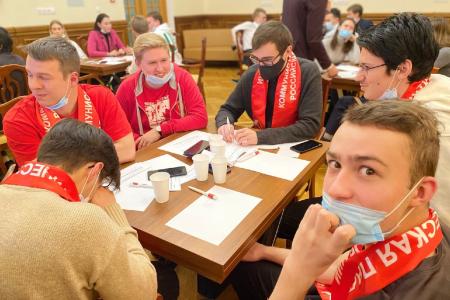 Свердловские комсомольцы победили в околопарламентских чтениях