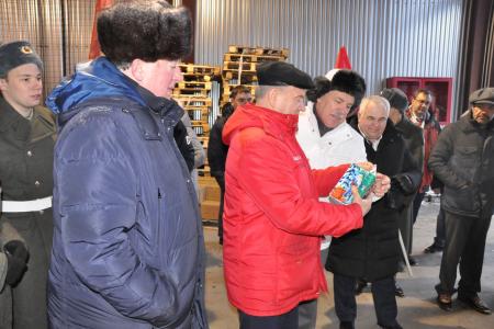 КПРФ отправила на Донбасс 93-й новогодний гуманитарный конвой