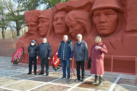 Коммунисты Калмыкии отметили День Неизвестного солдата