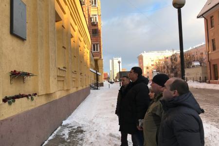 Депутаты фракции КПРФ в Госдуме во главе Ю.В. Афониным вместе с тульскими коммунистами возложили цветы на могилу В.А. Стародубцева