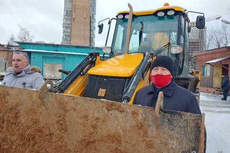 Москва: Очередной день противостояния с рейдерами - отбито три бульдозерных атаки на народное предприятие «Айвори»