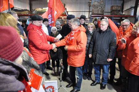 КПРФ отправила на Донбасс 93-й новогодний гуманитарный конвой