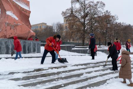 "Вычистим всю грязь из России!". Н.Н. Иванов вышел на праздничный субботник