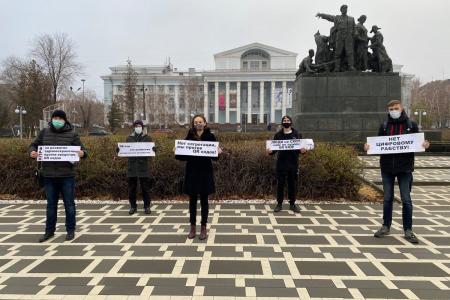 В Волгограде продолжаются протестные акции и сбор подписей против введения QR-кодов