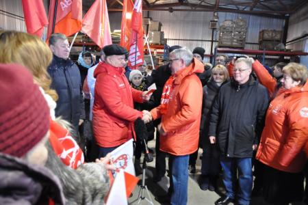 КПРФ отправила на Донбасс 93-й новогодний гуманитарный конвой