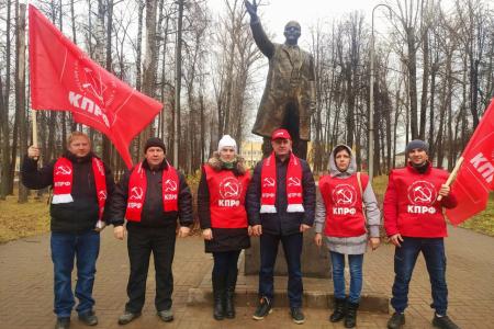 Подмосковные коммунисты проводят акции протеста против QR-кодов и в поддержку совхоза им. Ленина