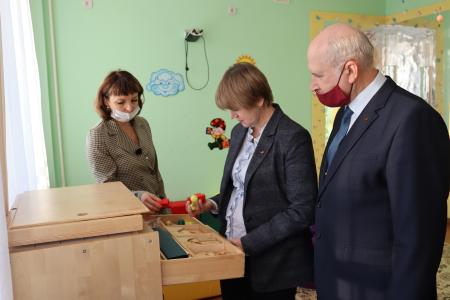 Ярославская область. Коммунисты поздравили воспитанников Центра помощи семьи и детям с наступающим Новым годом