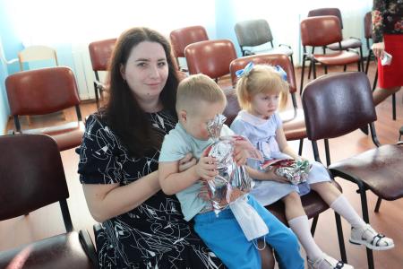Ярославская область. Коммунисты поздравили воспитанников Центра помощи семьи и детям с наступающим Новым годом