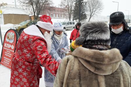 Дед Мороз и Снегурочка из КПРФ поздравляют жителей Ивановской области с наступающим Новым годом