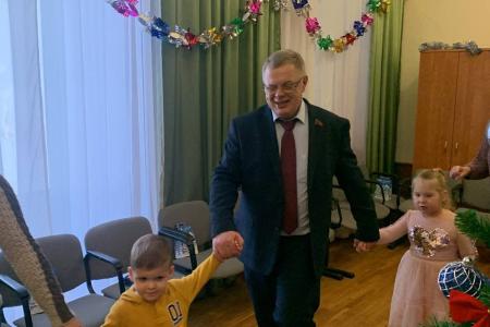 Московская область. Александр Наумов: Пусть наступающий год принесёт счастье и радость детским сердцам!