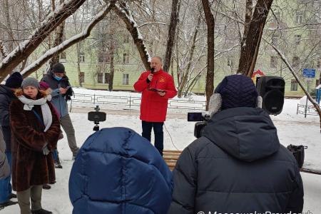 Москва. Новая массовая встреча депутата Обухова в Измайлово: против трамвайного проекта, QR-кодов и плохой уборки снега