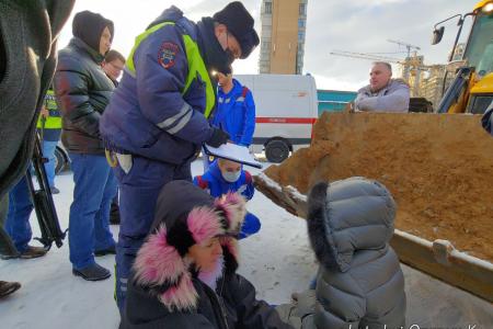 Москва: Очередной день противостояния с рейдерами - отбито три бульдозерных атаки на народное предприятие «Айвори»