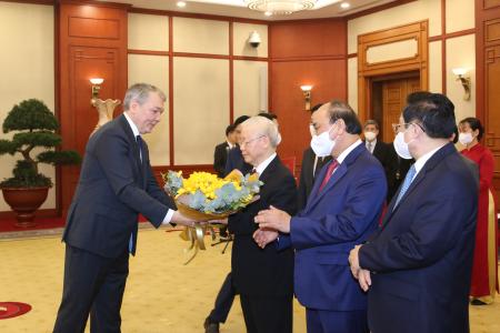 В Ханое вручена Ленинская премия ЦК КПРФ Генеральному секретарю ЦК Коммунистической партии Вьетнама товарищу Нгуену Фу Чонгу
