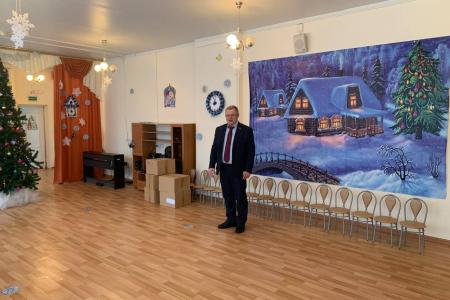 Московская область. Депутат-коммунист Александр Наумов поздравил с наступающим Новым годом дошколят в Ожерелье