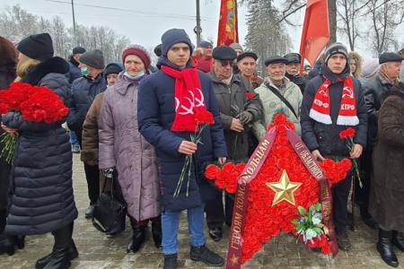 Калужские коммунисты и комсомольцы приняли участие в открытии памятника комсомольцам-подпольщикам