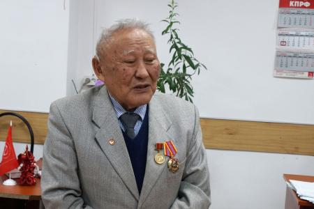 Республика Бурятия. Гвоздики товарищу Сталину