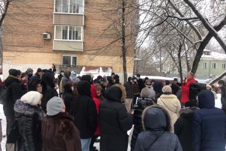 Москва. Новая массовая встреча депутата Обухова в Измайлово: против трамвайного проекта, QR-кодов и плохой уборки снега