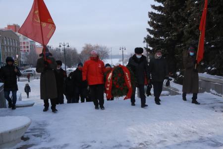 В Омской области активисты КПРФ возложили венки и цветы к памятникам В.И. Ленину
