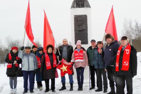 КПРФ в Калуге: возложение цветов в честь освобождения города от немецко-фашистских захватчиков