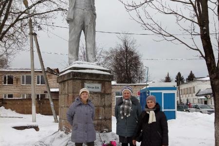 В городах и районах Новгородской области почтили память Владимира Ильича Ленина