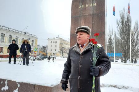 Тамбовская область. Низкий поклон учителю и вождю!