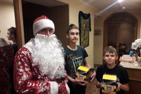 Новогодние каникулы белгородских и воронежских детей скрасила забота депутатов-коммунистов