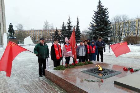 КПРФ в Калуге: возложение цветов в честь освобождения города от немецко-фашистских захватчиков