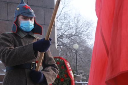 В Омской области активисты КПРФ возложили венки и цветы к памятникам В.И. Ленину