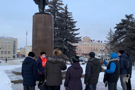В Омской области активисты КПРФ возложили венки и цветы к памятникам В.И. Ленину