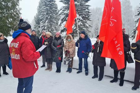 Ивановские коммунисты почтили память жертв блокады Ленинграда