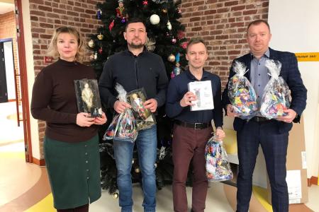 Дети по всей Свердловской области получили подарки от КПРФ