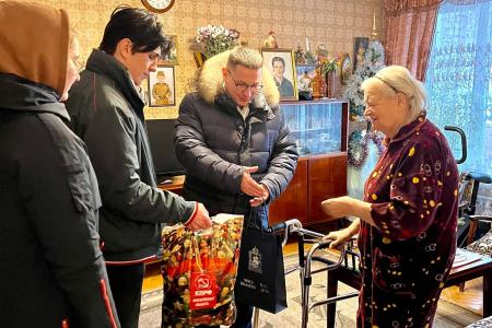 Подмосковные коммунисты: В период новогодних праздников все подарки от КПРФ доставлены по адресам