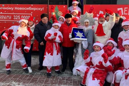 Новосибирск. Мэр-коммунист Анатолий Локоть принял эстафету от Деда Мороза