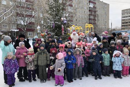 В зимние каникулы нижегородские коммунисты и "Надежда России" подарили детям "Новогоднюю сказку"