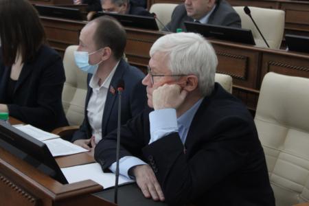 Депутаты-коммунисты в Алтайском Заксобрании потребовали большей гласности при обсуждении федеральных законопроектов