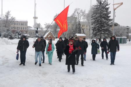 Саратовские коммунисты и комсомольцы почтили память В.И Ленина