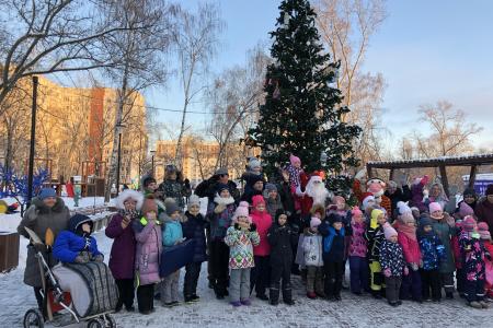 В зимние каникулы нижегородские коммунисты и "Надежда России" подарили детям "Новогоднюю сказку"