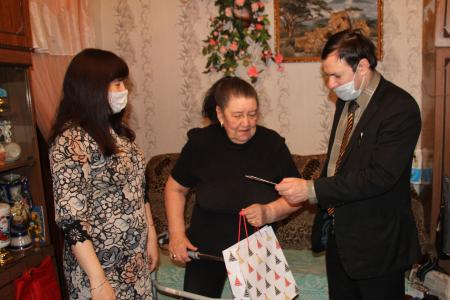 Рязанские депутаты-коммунисты поздравили с новогодними праздниками активистов ветеранской организации