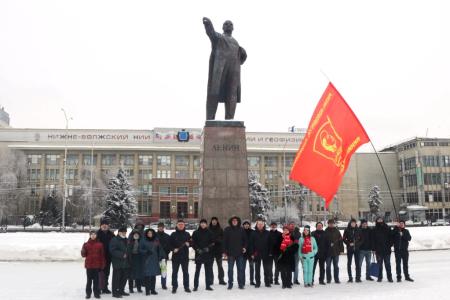 Саратовские коммунисты и комсомольцы почтили память В.И Ленина