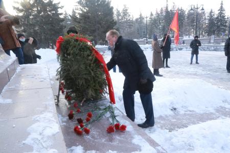 В Омской области активисты КПРФ возложили венки и цветы к памятникам В.И. Ленину