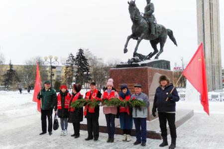 КПРФ в Калуге: возложение цветов в честь освобождения города от немецко-фашистских захватчиков