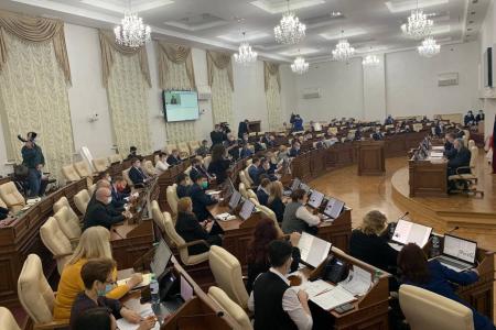 Депутаты-коммунисты в Алтайском Заксобрании потребовали большей гласности при обсуждении федеральных законопроектов
