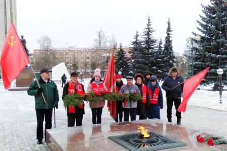 КПРФ в Калуге: возложение цветов в честь освобождения города от немецко-фашистских захватчиков