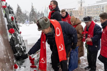 Курские коммунисты почтили память В.И. Ленина