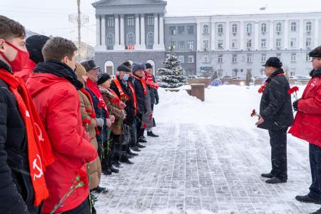 Курские коммунисты почтили память В.И. Ленина