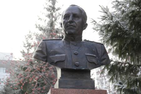 В Новосибирске открыли памятник советскому генпрокурору Руденко