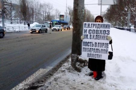 Саратов. Серия одиночных пикетов КПРФ против антинародной социально-экономической политики действующей власти