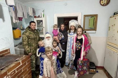 Дети по всей Свердловской области получили подарки от КПРФ